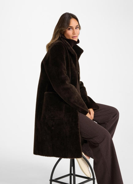 JUVIA - KAROLINA Teddy - Mantel - bitter chocolate